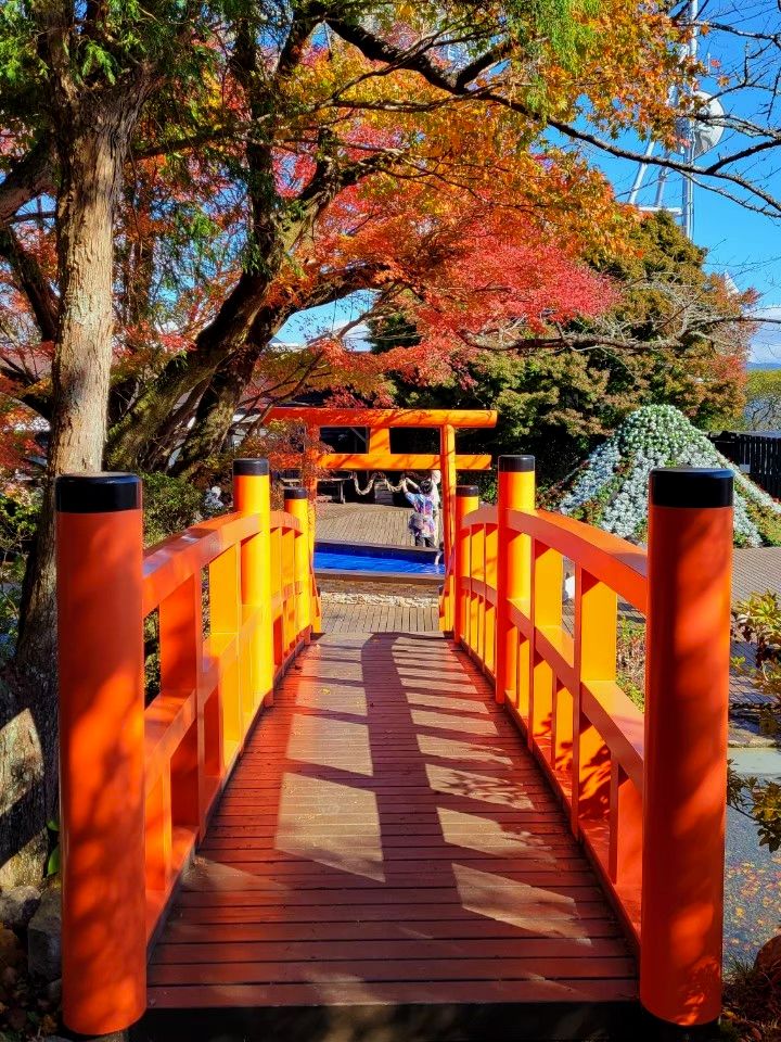 葛城神社の鳥居と橋
