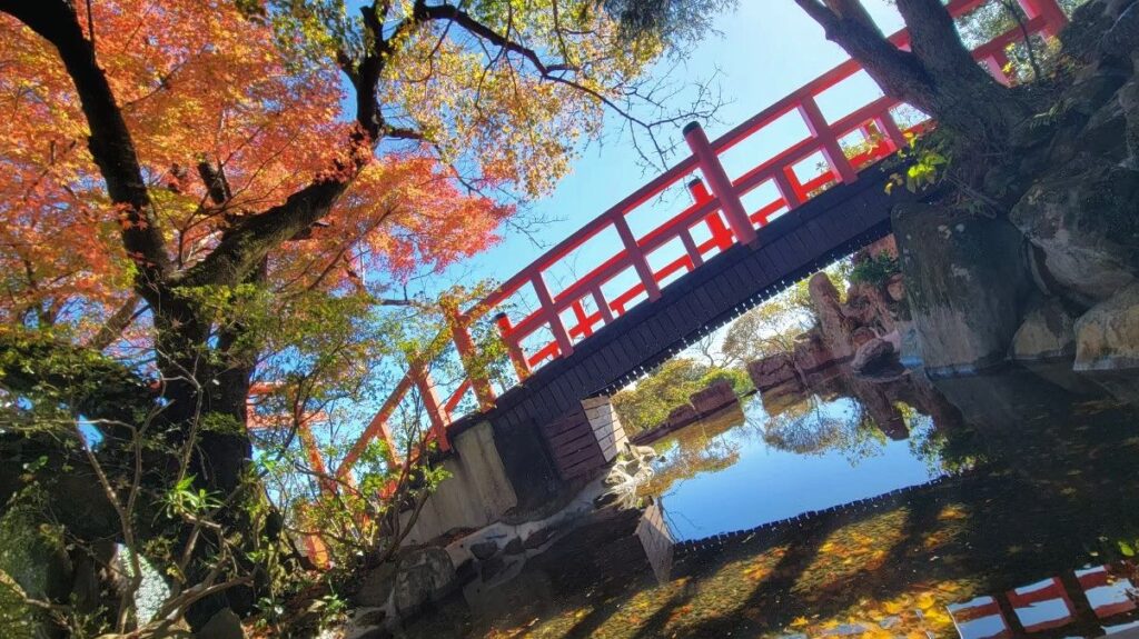 葛城神社の池と橋
